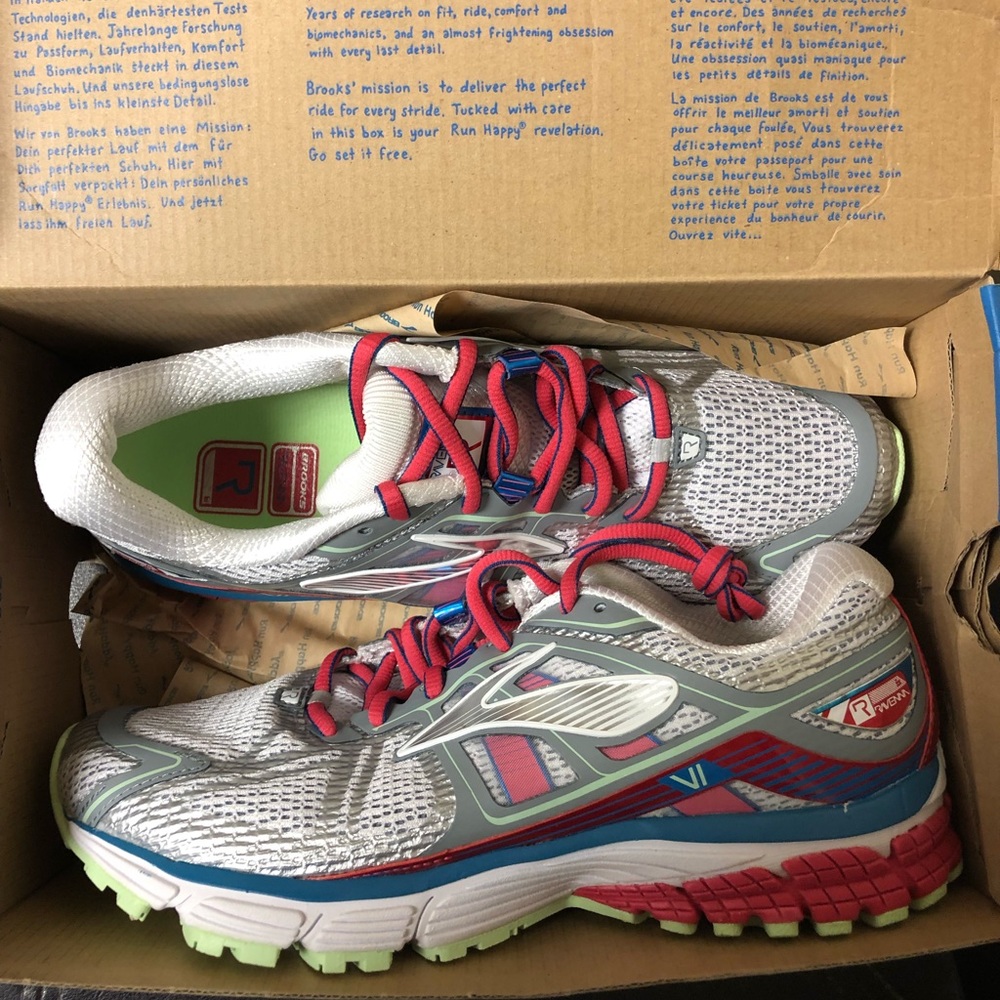 Women’s Brooks Shoes Size 9
